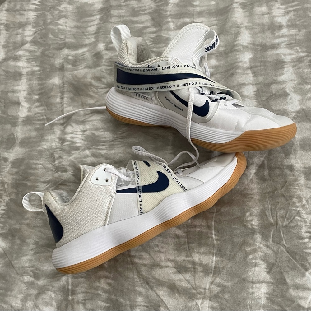 Nike Hyperset Court Sneakers